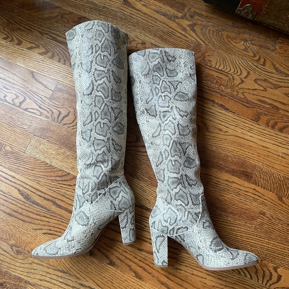 EXPRESS KNEE HEEL BOOTS FALL WORN ONCE SIZE 10 GREY SNAKE CROC TEXTURED SOLD OUT - Picture 2 of 7